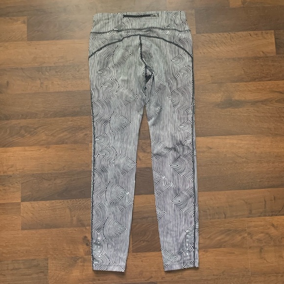 Nike Dri-Fit Patterned Tights - Picture 3 of 4